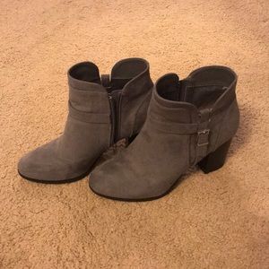Women’s boots size 7